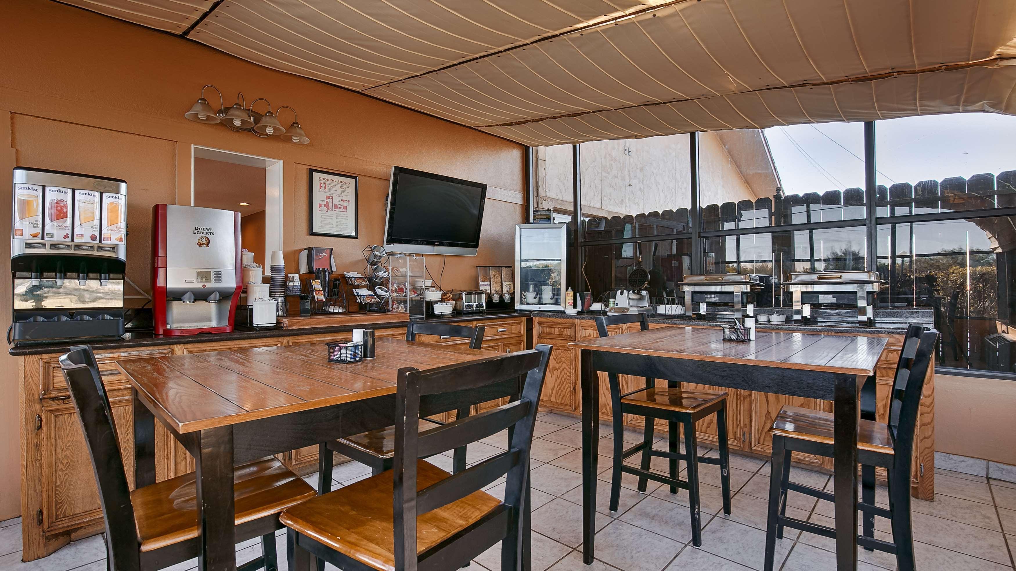 Surestay Hotel By Best Western Zapata Restaurant photo